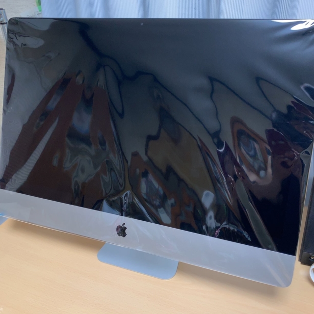 ピッカピカのiMac